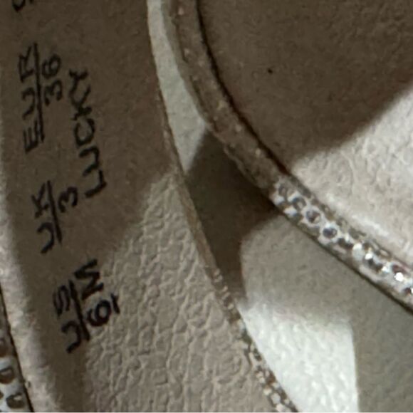 Life Stride Lucky Platform Heel. Light Metallic Gold Color. Size 6 - Picture 10 of 10